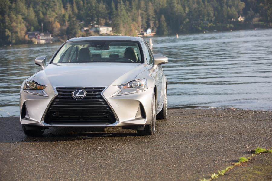  Lexus IS300 AWD 2016 года  (фото 4 из 5)
